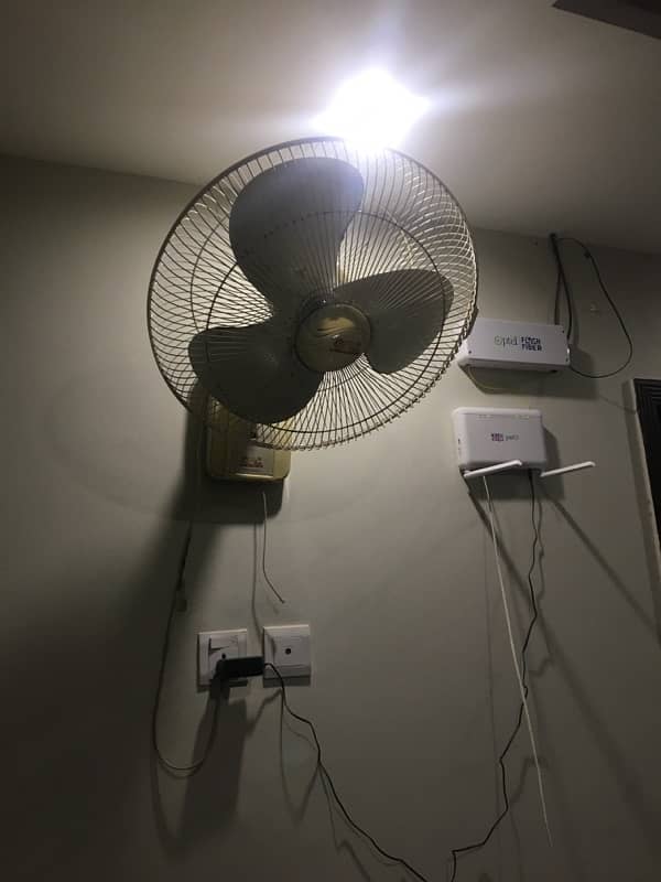 GFC wall fan best condition 10/10 2