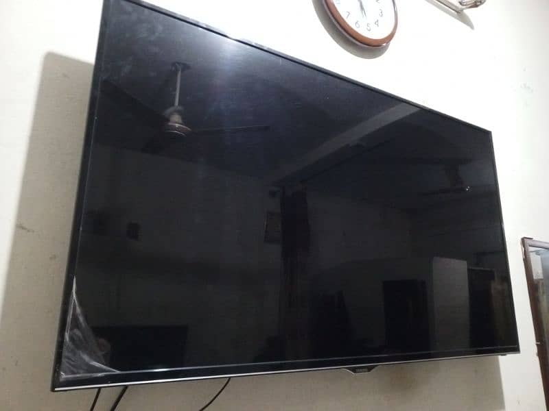 60" Android LED with box and speakers in Good condition 6