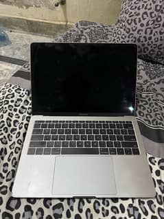 Macbook Pro 2017 8GB | 128GB