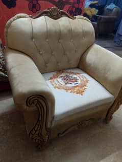 Naya sofa hai 5 seater hai