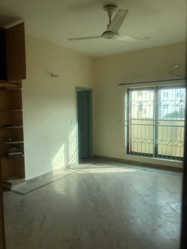 12 Marla 2nd Floor For Family With Car Gerrage 31