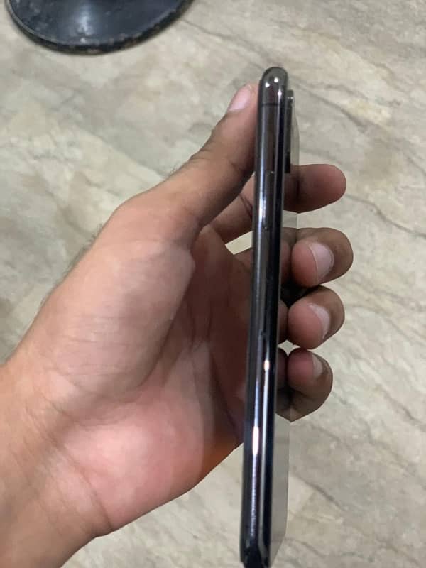 iPhone XS  PTA approved 4