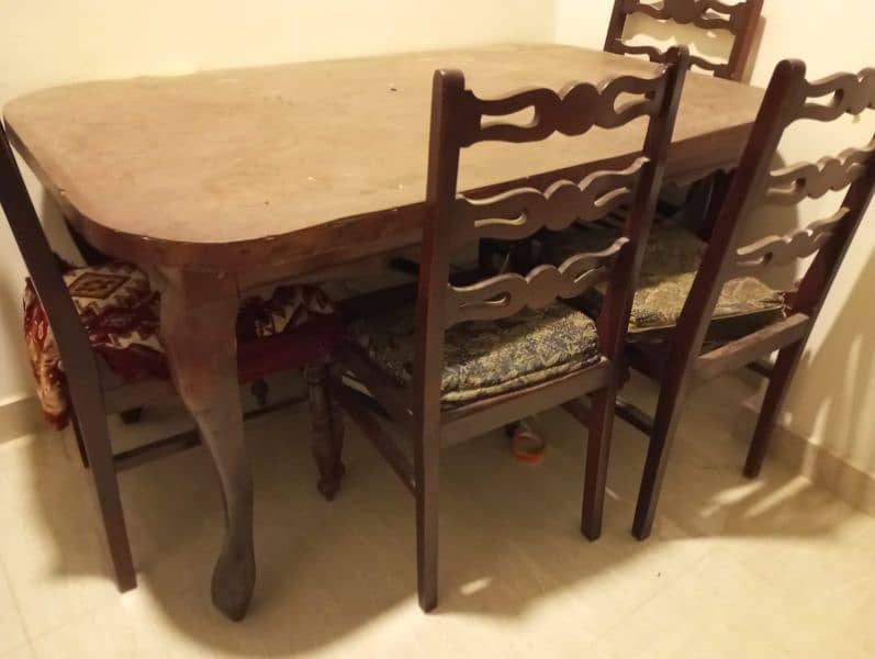 USED 4 SEATER DINING TABLE 1