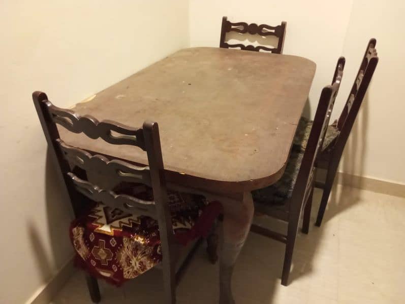 USED 4 SEATER DINING TABLE 2