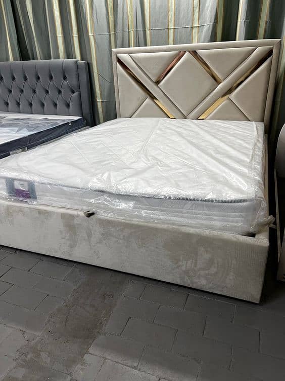 Bed Set / Double bed set / King size bed / side tables / furniture 2