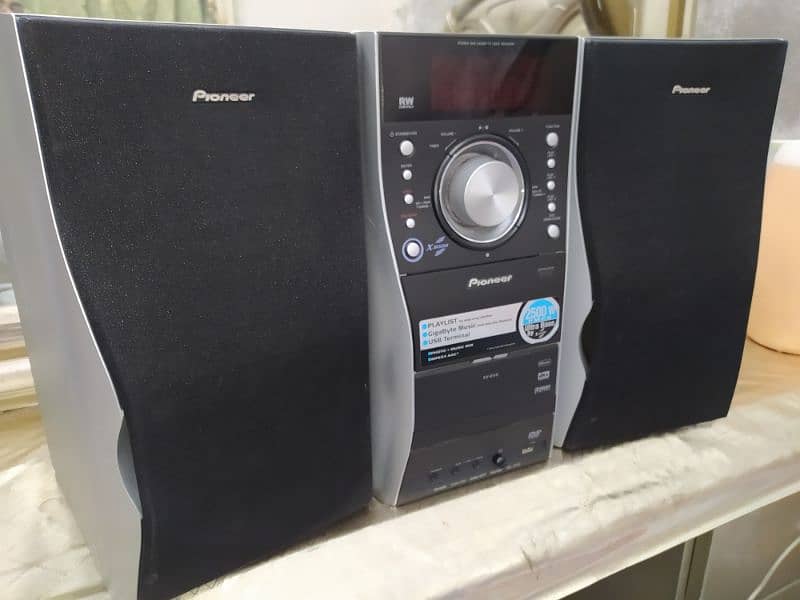 Poineer Multimedia Sound System 0