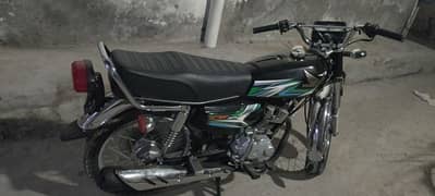 Honda 125 black color