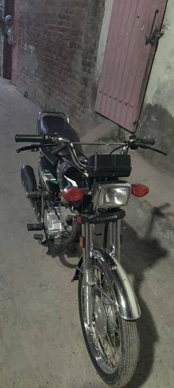 Honda 125 black color 1