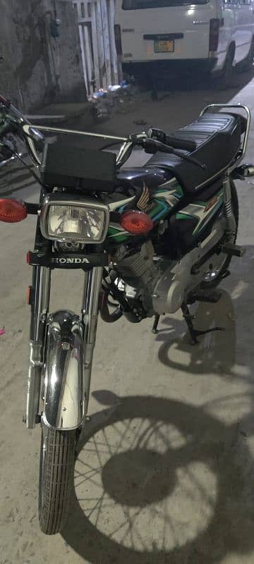 Honda 125 black color 2