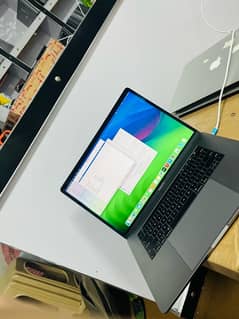 Apple MacBook Pro 2018 15-inch Core i7 16-512 GB 4GB Graphics