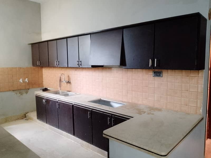 3 bed lounge 1st floor West open portion Ava for rent 12