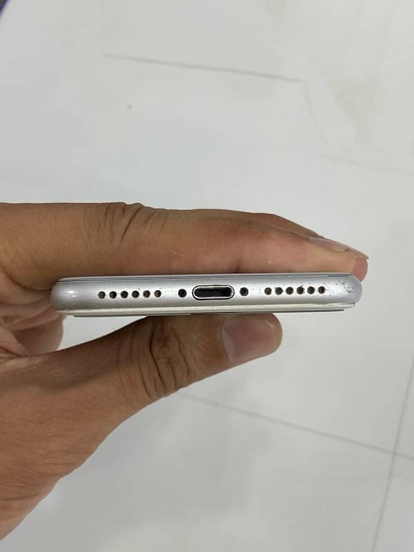 iPhone 8 (Factory Unlock) 2