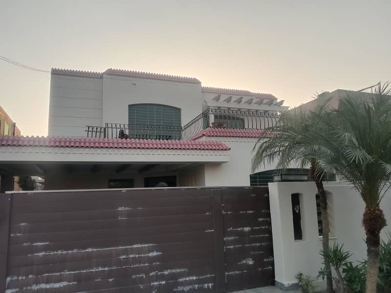 1Kanal Beautiful Good House Available For Sale DHA Phase 4 8