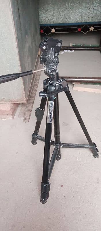 mobile video stand 1