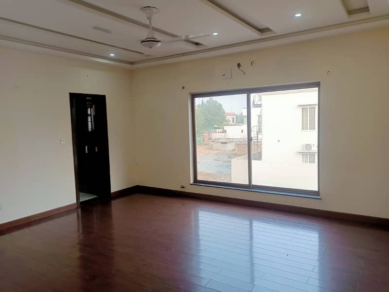 1 Kanal House Use Available For Sale 31