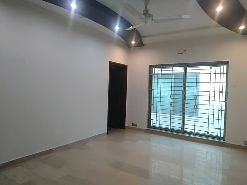 1Kanal Beautiful House Available For Sale DHA Phase 3 13