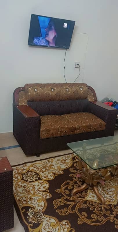 Furnished Portion , 5 Marla Upper Portion Available On Rent Nearby Emporium Mall 5