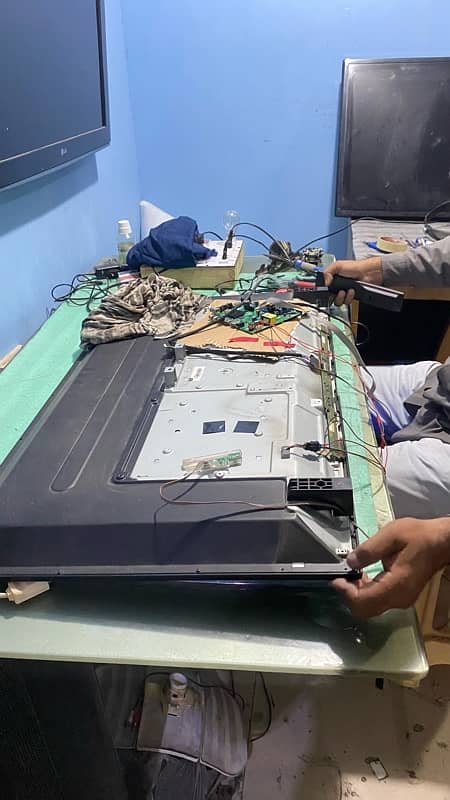 LCD & LED repairing in Bahria Town Lahore Best electronic engineer 12