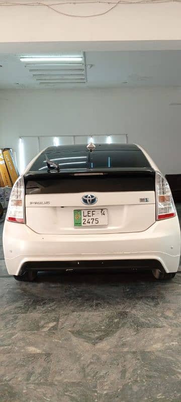 Toyota Prius 2011 1