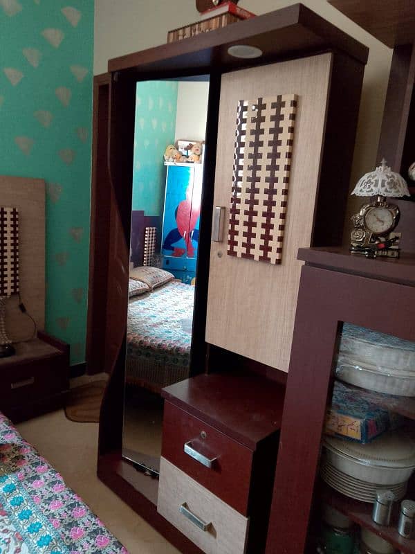 dressing table and divider 2