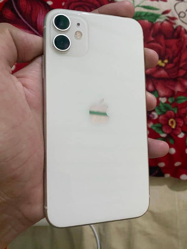 iphone 11 white colour 128 gb heath 77 4