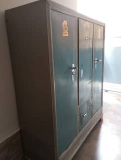 iron almarii for sale Big Size 3 doors make in good sheet