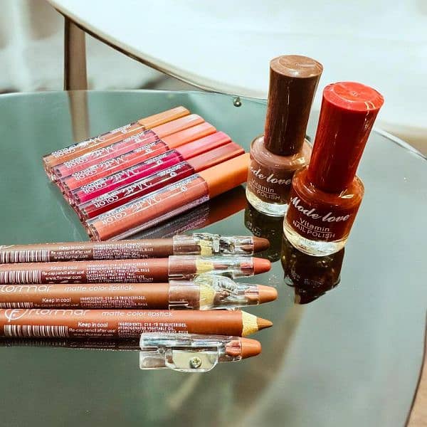 package offer 2x pell off nail polish, 6 x lip Gloss 4 x lip pencil 0