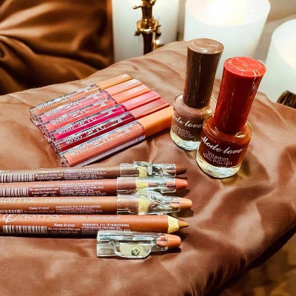 package offer 2x pell off nail polish, 6 x lip Gloss 4 x lip pencil 1