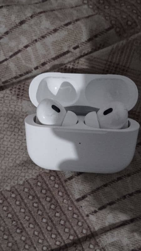 AIRPODS PRO 2 (TYPE C) 1