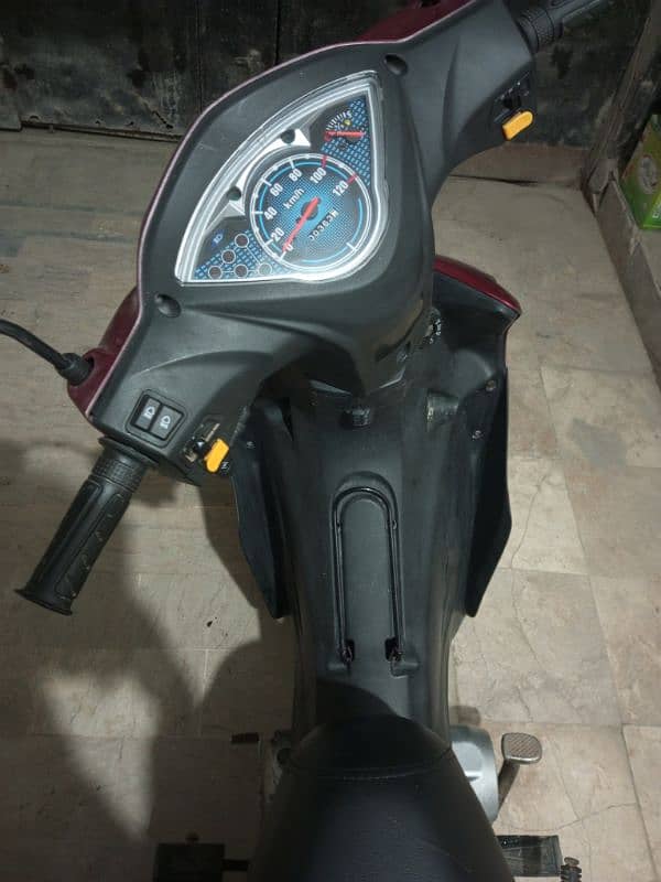 Super Power Scooty in super perfect condition for sale 5