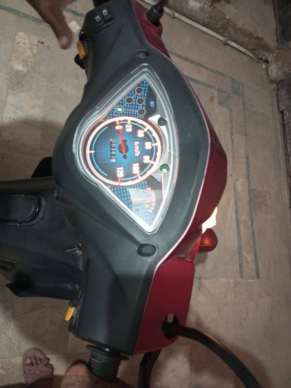 Super Power Scooty in super perfect condition for sale 8