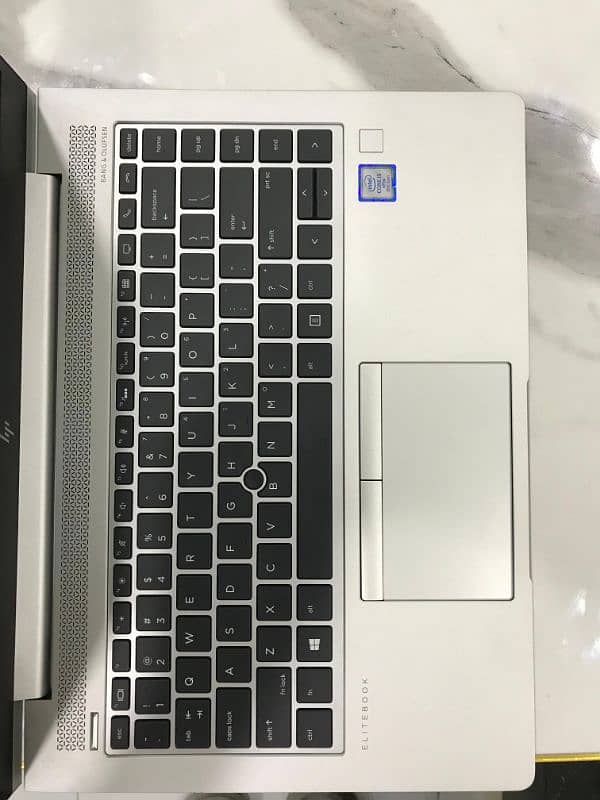 HP EliteBook 840 G5 - 14" FHD, Core i5, 8GB RAM, 256GB SSD 3