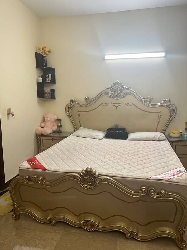 King size bed with side tables,console and mirror 2