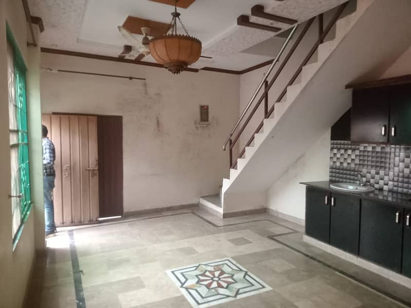 4 Marla Upper Portion AVailable For Rent (Ghousia Colony) 1