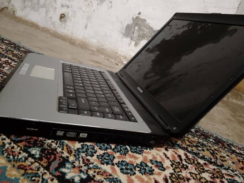 Toshiba laptop bilkul ok modal ha phle check kare phir le 3