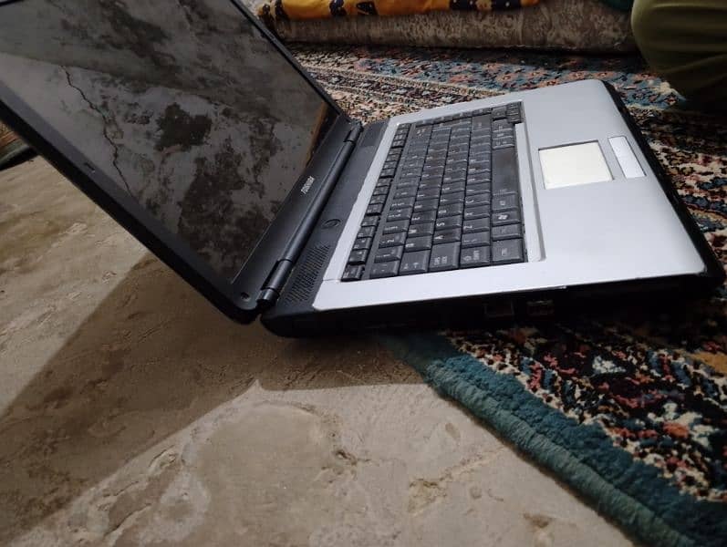 Toshiba laptop bilkul ok modal ha phle check kare phir le 4