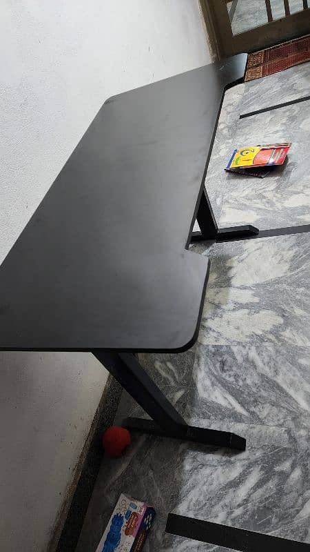 Gaming computer table 2