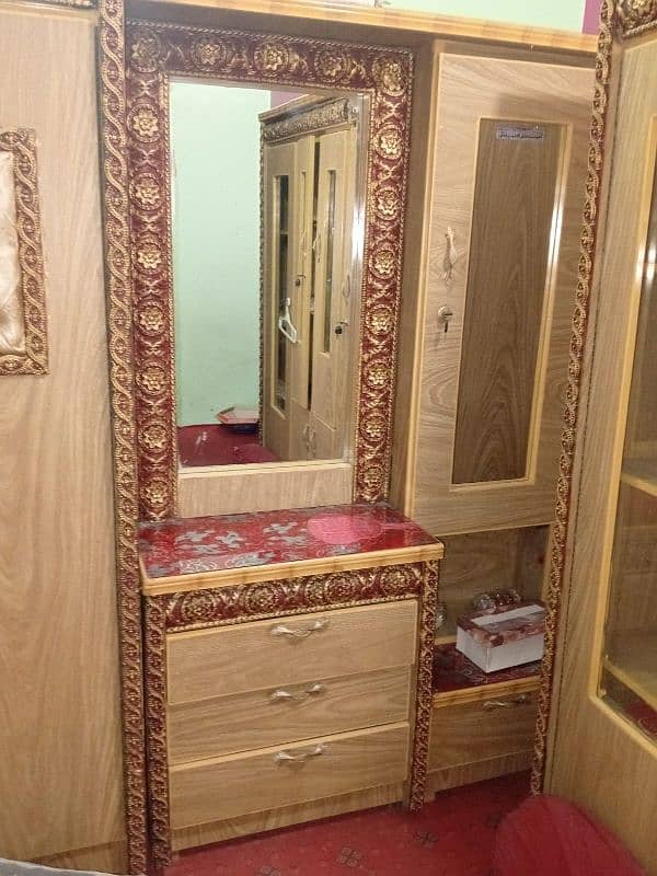 3 door almari 3 door devaidar  1 bed with side tabil dressing 10 by 10 2