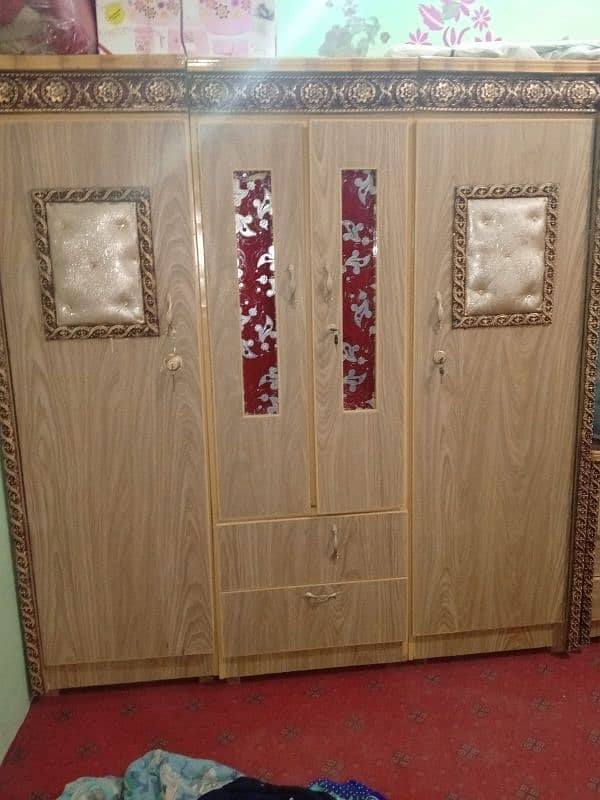 3 door almari 3 door devaidar  1 bed with side tabil dressing 10 by 10 3