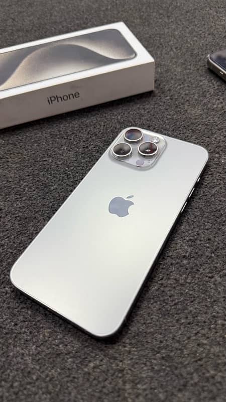 Apple iPhone 15 Pro Max 0