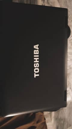 laptop Toshiba,8 gb ram,storage 512, with  charger