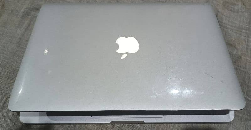 Macbook Pro 2015 13-inch 10/9 Condition 2