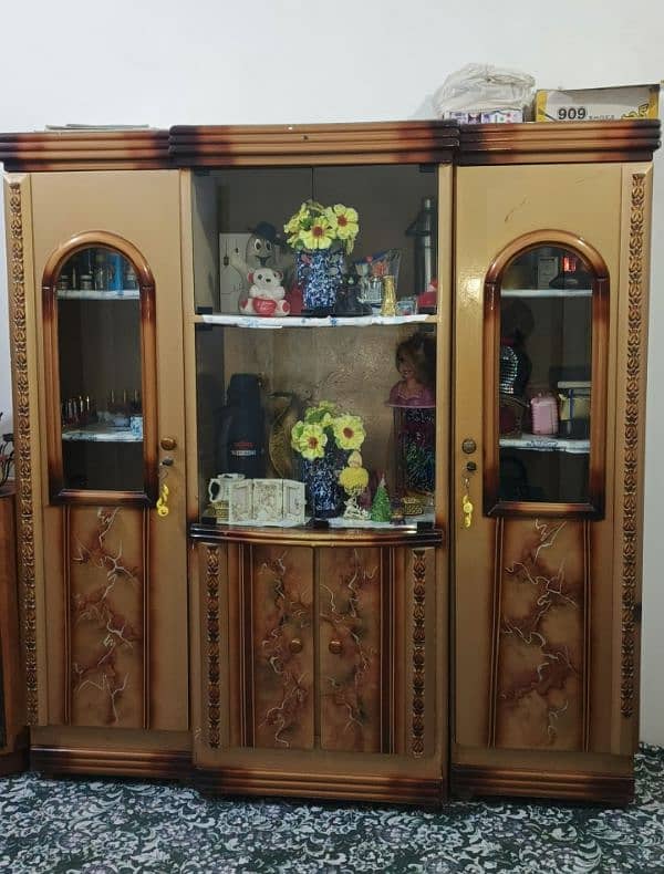 1 bed 1 dressing table 2 Korner 3 door divider 4 door almeirah 4