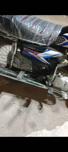 Bike for sell 2011. model hn 2025 ka saman ma bany hn new