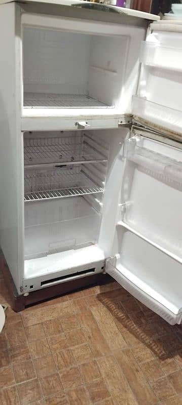 Refrigerator with excellent condition for sale 2