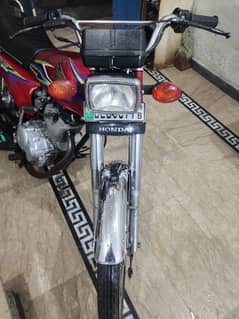 Honda 125 red total jenuin engine smooth one hand use 2018B