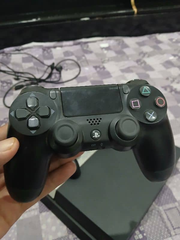 PlayStation 4 with 5 Titles And 2 Controllers 3