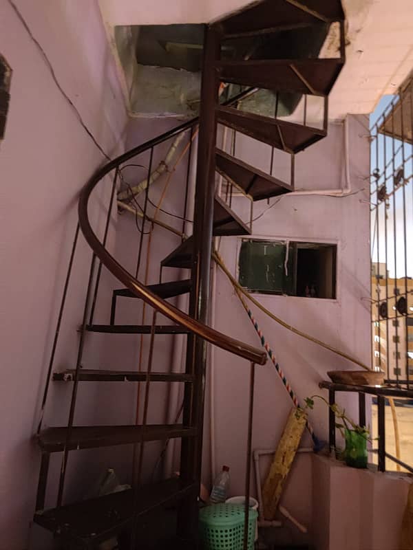 3 BED DD FLAT WITH ROOF FOR SALE IN GULSHAN E IQBAL 13D2 3