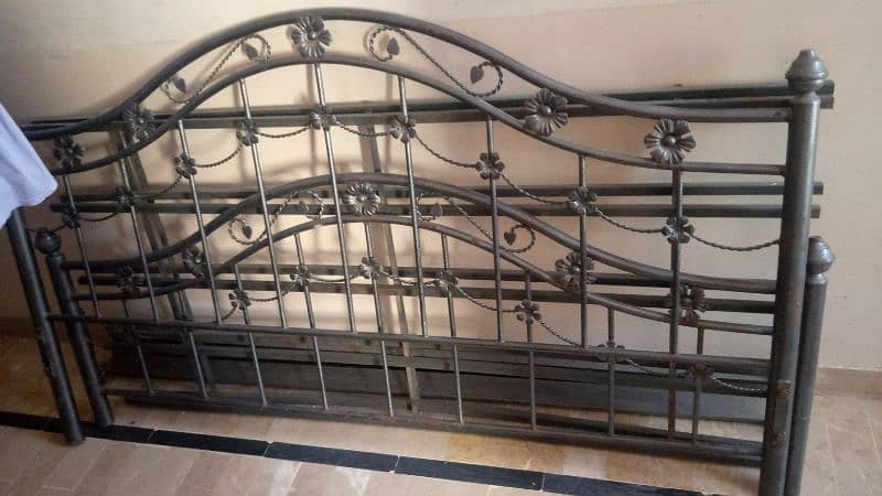 iron Double bed with matress 0