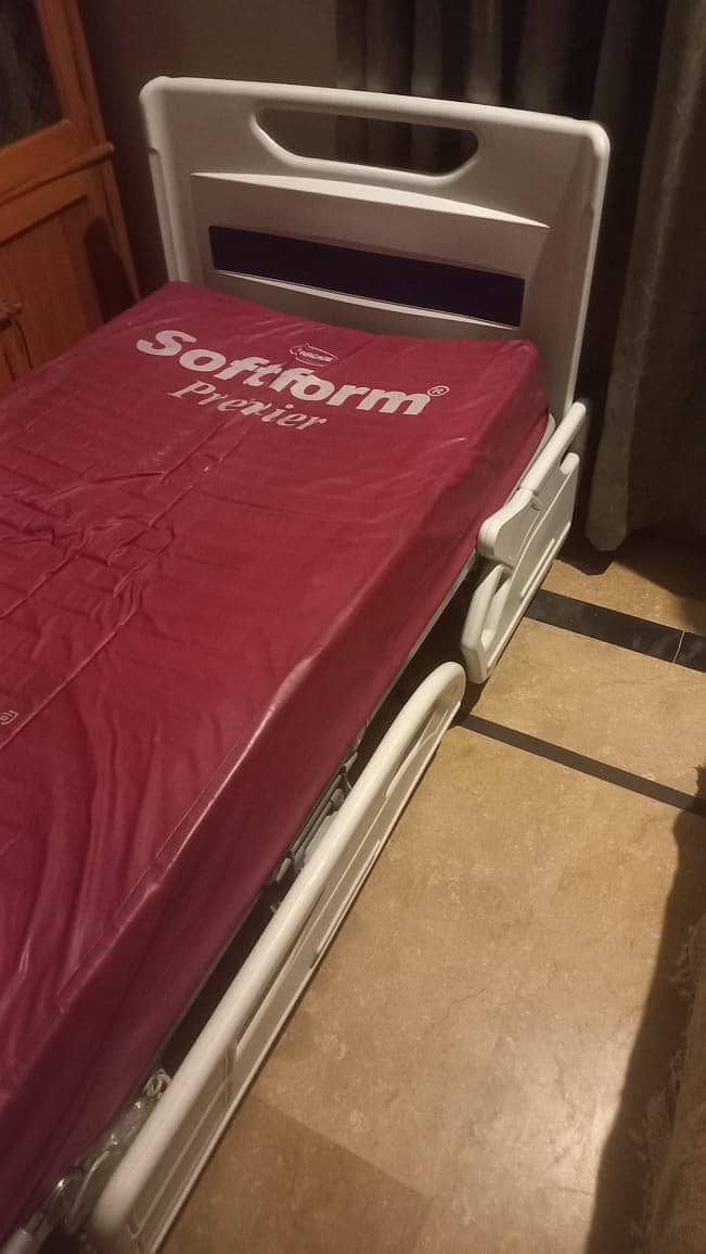 Electrical Medical Bed for Sale in excellent condition 2